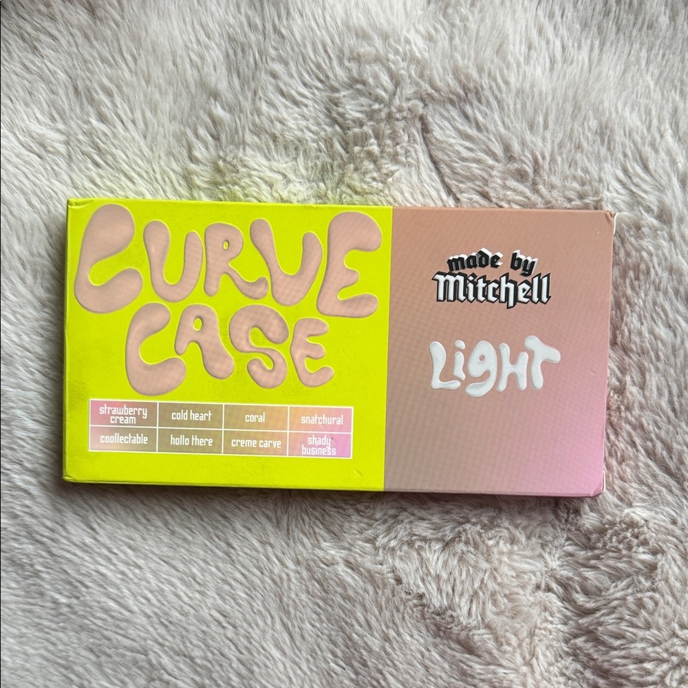 NEW IN BOX. Curve Case Light Palette Made By Mitchel